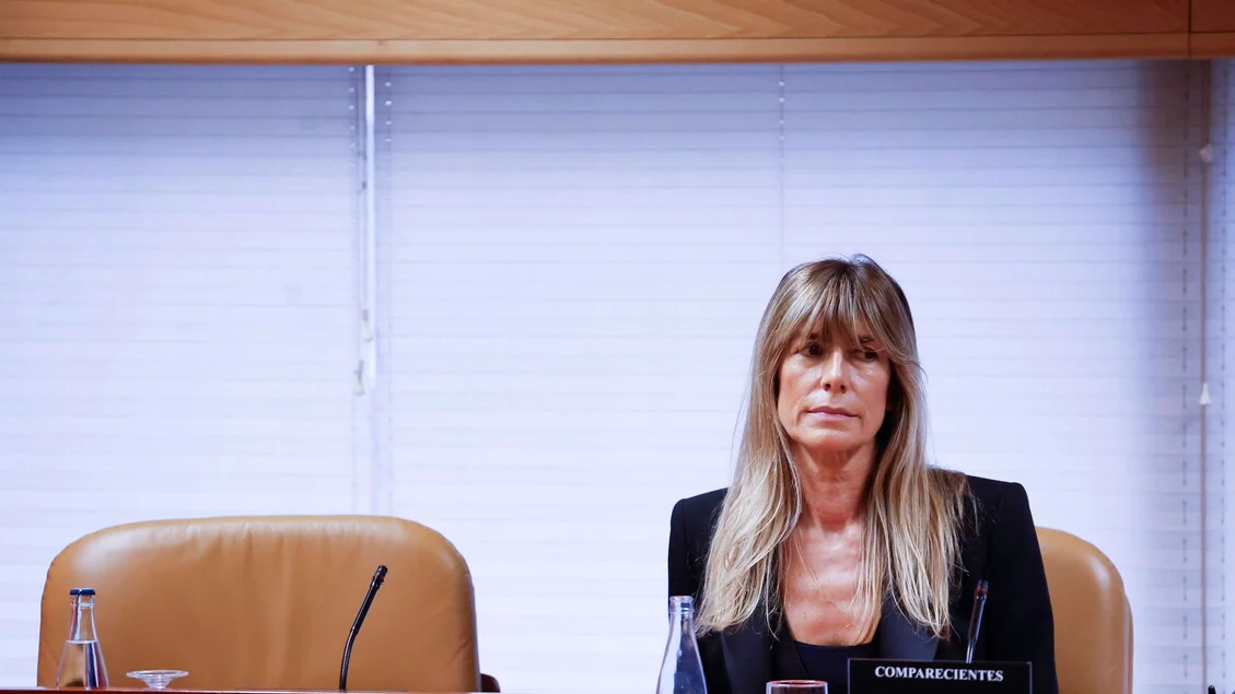 La moglie di Pedro Sanchez rinviata a giudizio, ritirato il passaporto
