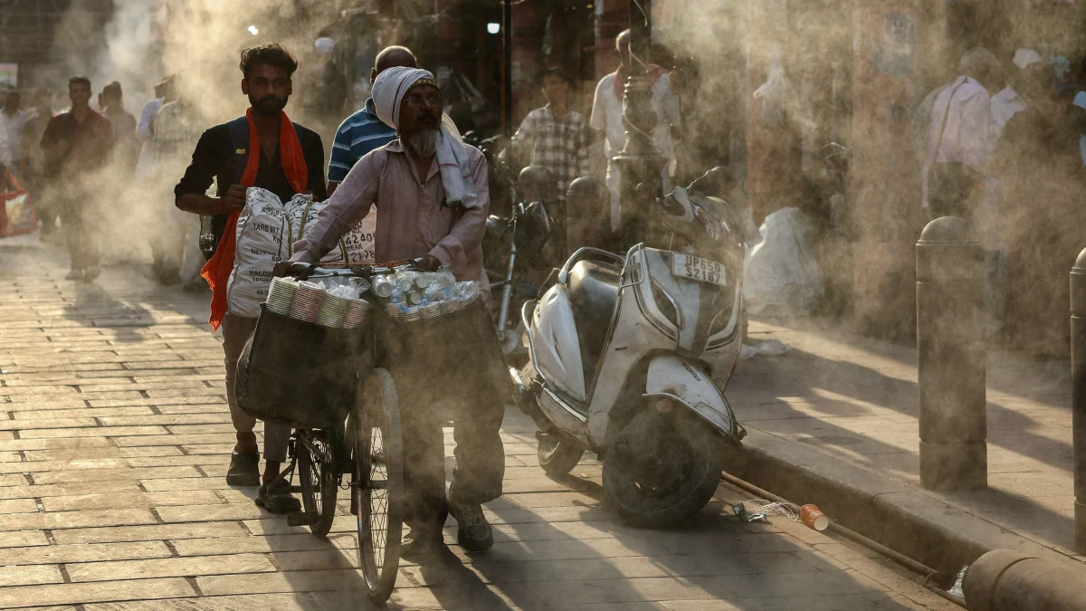 Irankrieg trifft Indien hart: Inder sollen zu Hause arbeiten und mit weniger Öl kochen