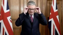 At a glance: Starmer grapples with leadership crisis