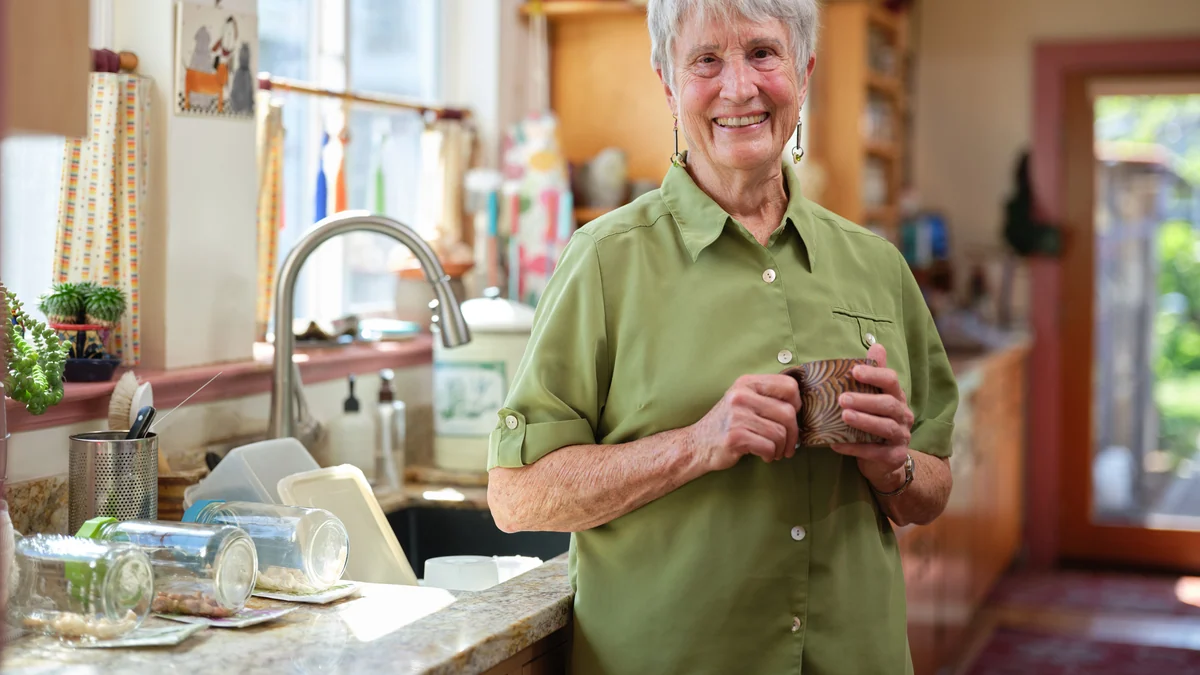 Donna Haraway, filósofa: “Vivimos en un mundo pronatalista y antiinfancia. Los bebés deberían ser escasos y valiosos”