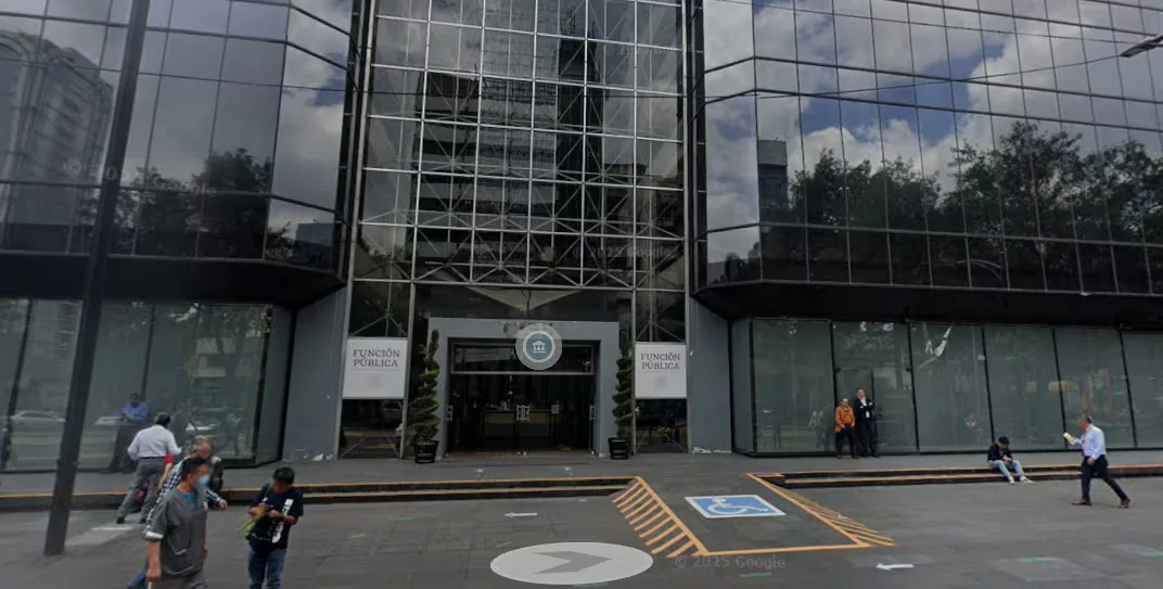 La Secretaría Anticorrupción lleva a juicio a cuatro servidores públicos por contratos ilícitos