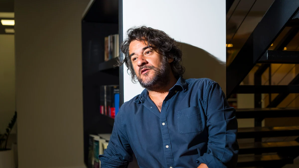 Manuel Jabois: "Soy consciente de que suelo ir por la vida a tumba abierta. Y así también escribo"