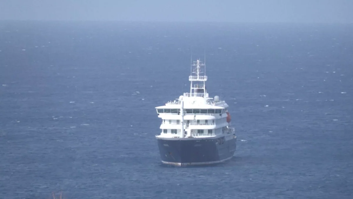 EN DIRECT - Hantavirus sur un bateau de croisière : un patient infecté soigné en Suisse, évacuation médicale «en cours» de trois cas suspects