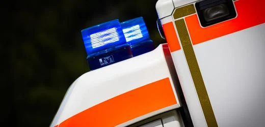 Niedersachsen: Dreijähriges Kind stirbt beim Spielen im Sand