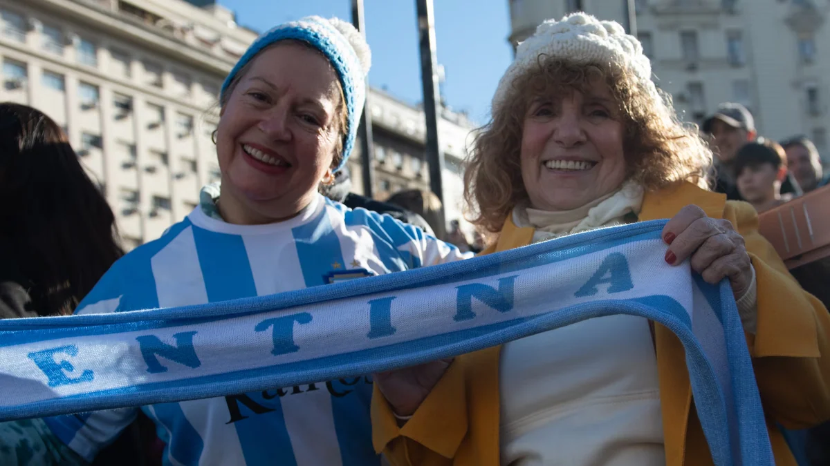 El Mundial como antídoto contra la soledad: por qué el fútbol rompe el aislamiento que las ciudades construyeron