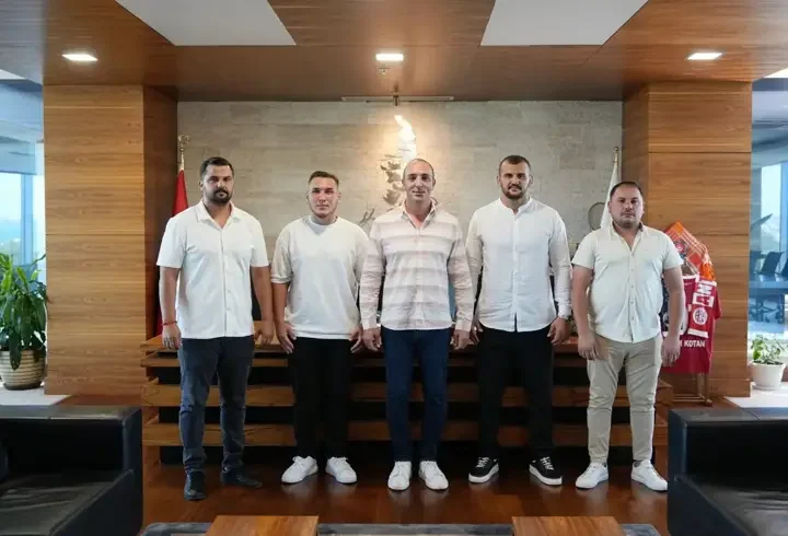 Başkan Kotan başarılı güreşçileri ödüllendirdi