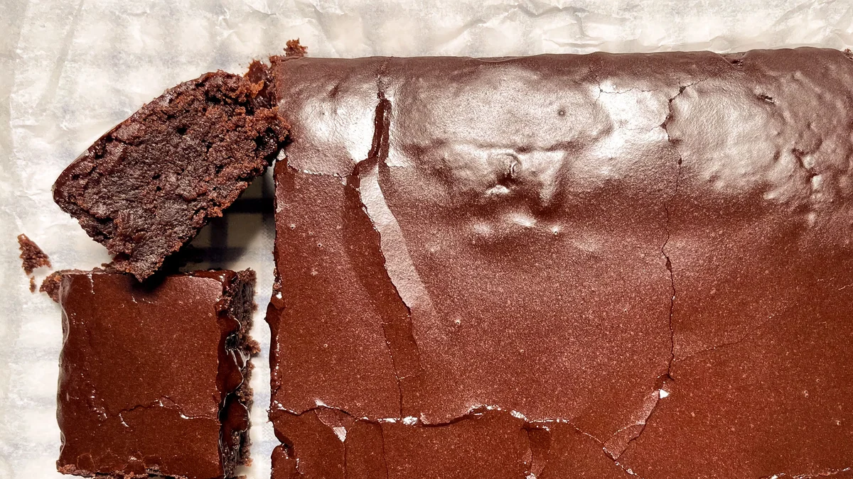 La receta de pastel de chocolate que se hace sin huevos, ni mantequilla ni leche