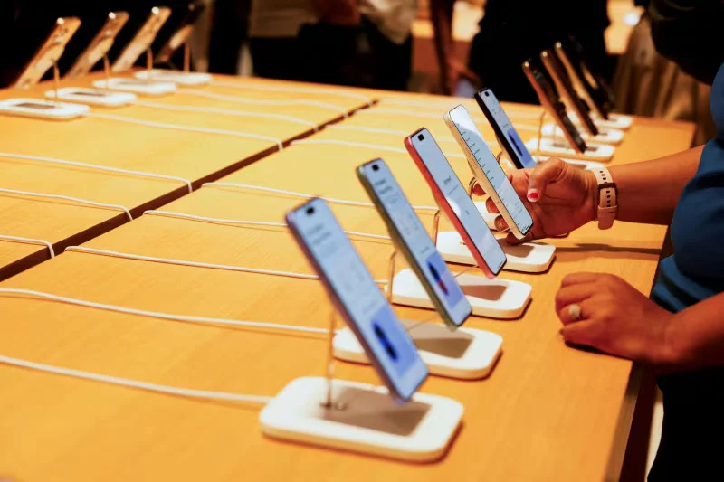 ¿Conviene comprar tecnología en Chile?: un tiktoker viralizó los precios de TV, celulares y computadoras