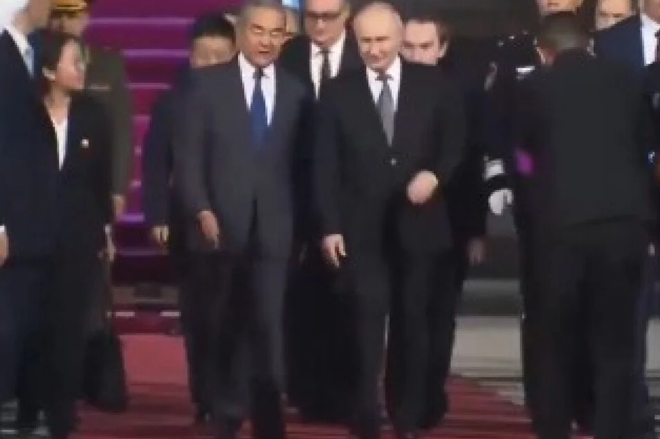 La tv cinese: 'Putin è atterrato a Pechino per i colloqui con Xi'
