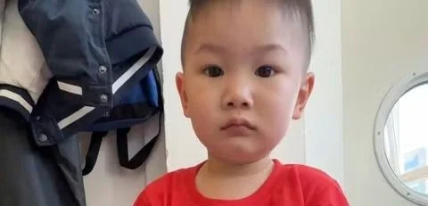Berlin: Polizei fahndet mit Foto nach vermisstem Zweijährigen