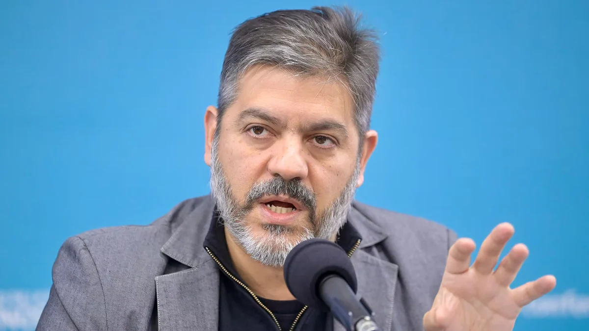 “Lamento que haya sectores que están confundidos”: Carlos Bianco habló de la interna peronista y pidió unificar las críticas hacia el Gobierno nacional