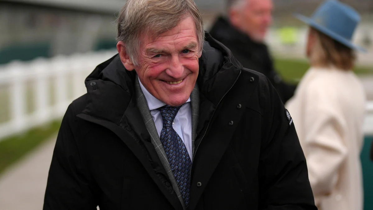Kenny Dalglish, leyenda del Liverpool, anuncia que sufre cáncer