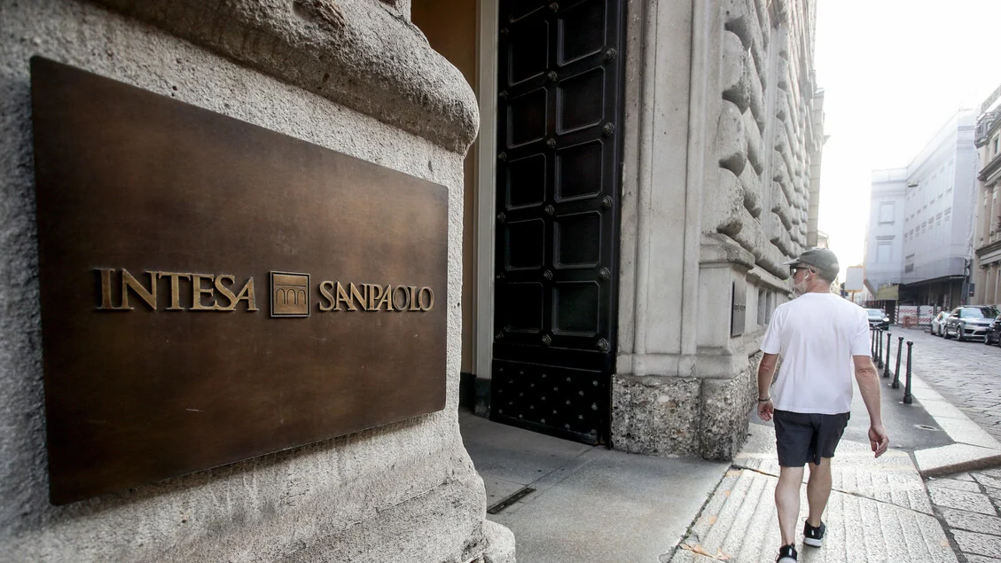 Il mercato spinge Intesa-Mps. Messina: 'Avanti anche con una controfferta'