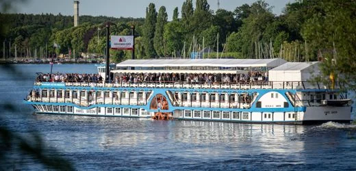 Markus Söder und Carsten Linnemann fahren bei der Seeheimer Spargelfahrt der SPD mit