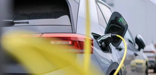 Elektroauto kaufen gebraucht: Fahrer in Deutschland stürmen Markt für E-Pkw
