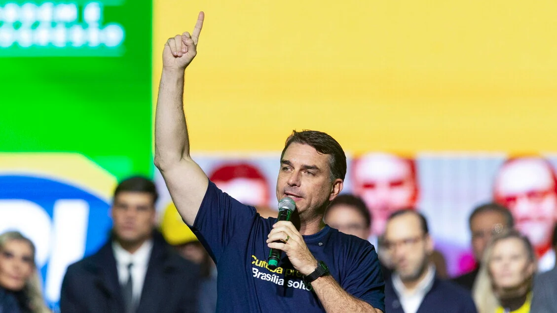 Brasile: Flávio Bolsonaro denuncia Lula alla Corte Suprema