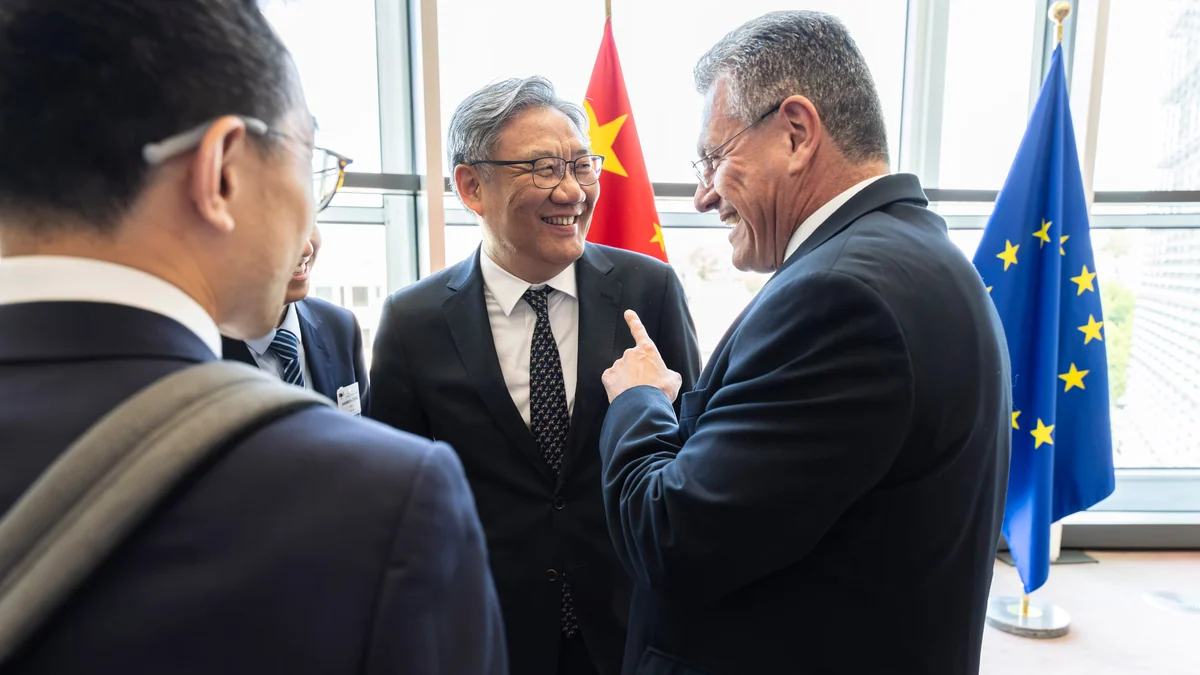 Bruselas exige a China “resultados tangibles” en octubre para corregir los desequilibrios comerciales con la UE