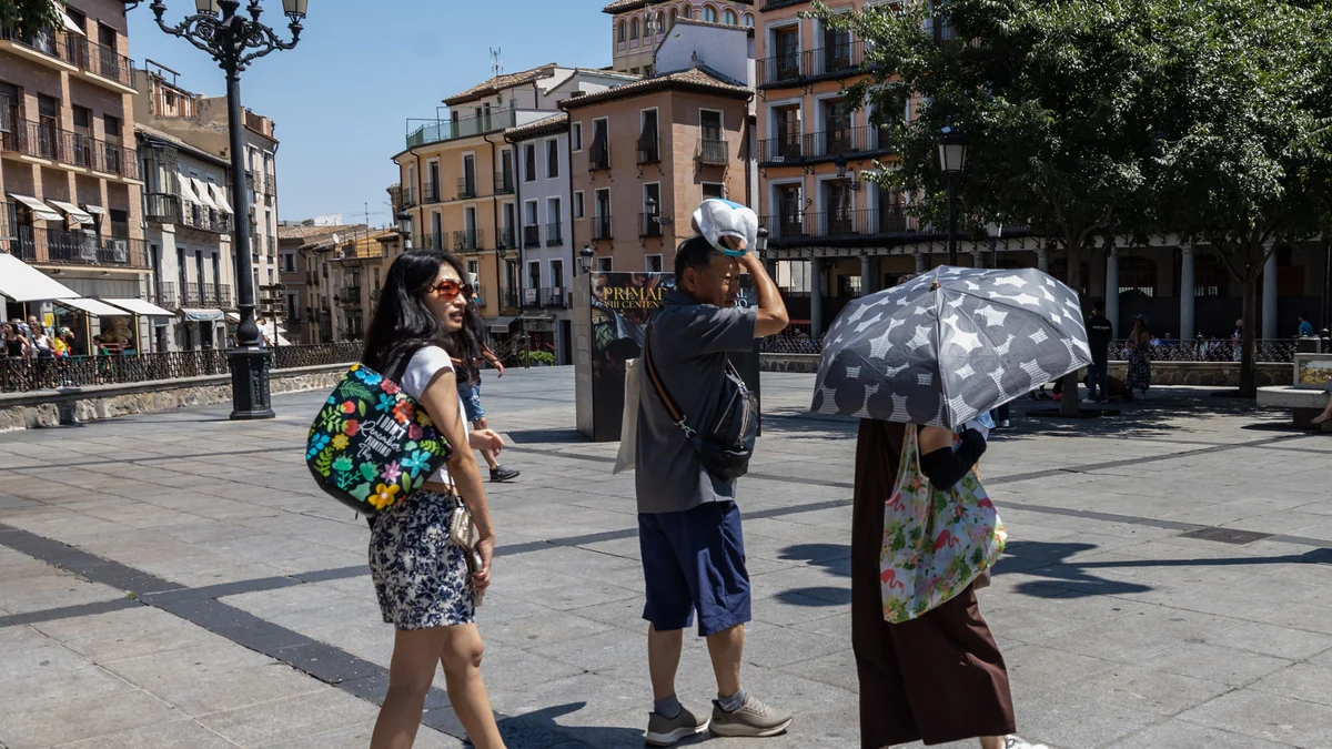 La ola de calor afecta a toda España, con 15 comunidades en riesgo naranja, dos en amarillo y temperaturas de 42 grados