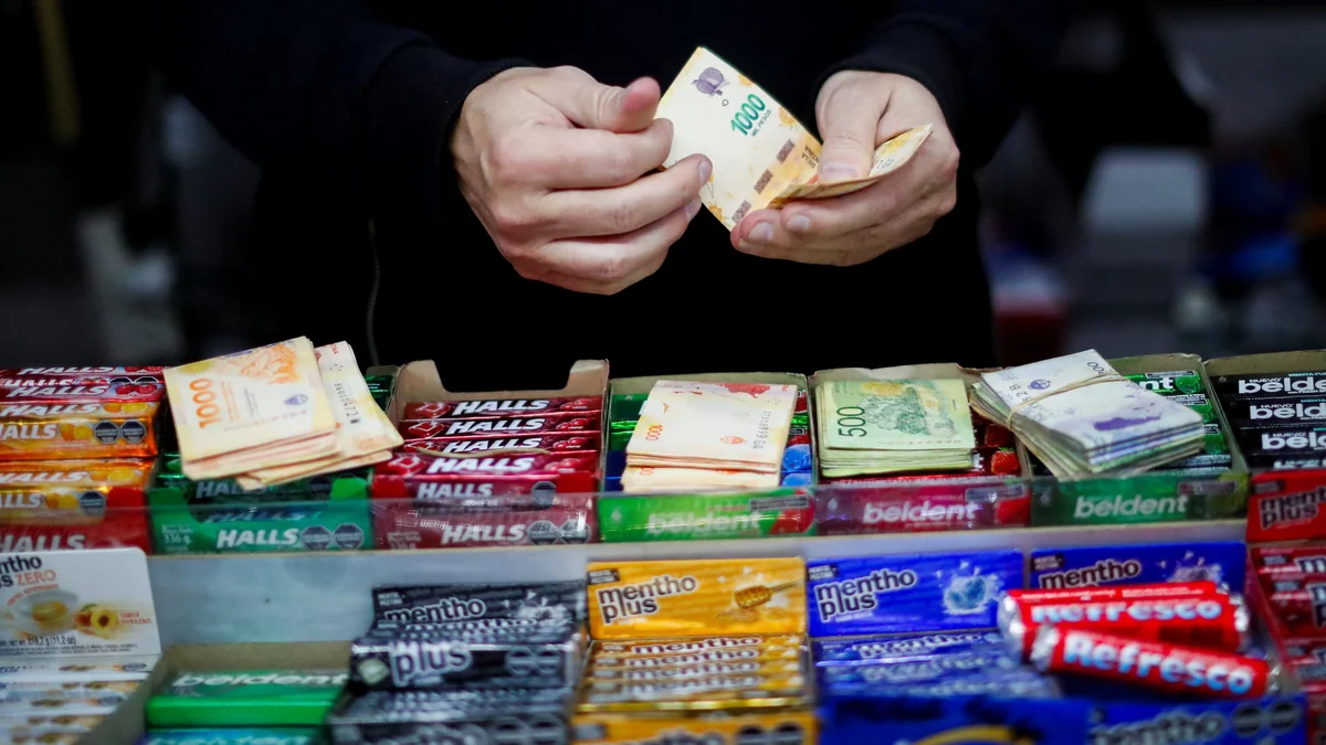 Consumo: cómo se ajustan los argentinos en medio de la caída de los ingresos que quedan luego de pagar los gastos fijos
