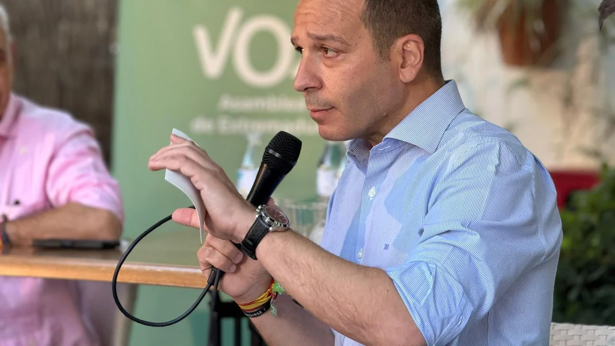 El principal alto cargo de Vox en la Consejería de Desregulación de Vox en Extremadura deja el puesto mes y medio después de su nombramiento