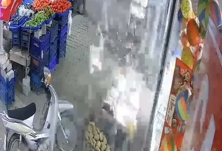 Sıcağın etkisiyle sirke dolu pet şişenin patladığı an kamerada