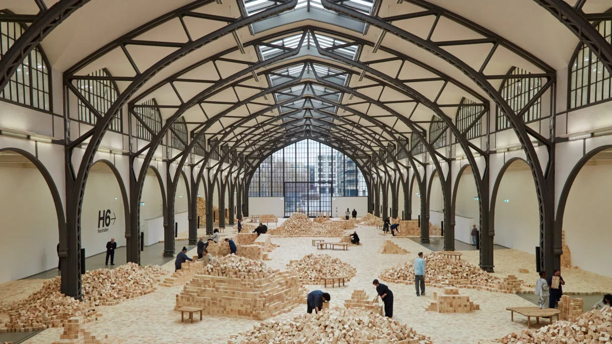 Ausstellung Lina Lapelytė: Kinder, baut mal was Schönes!