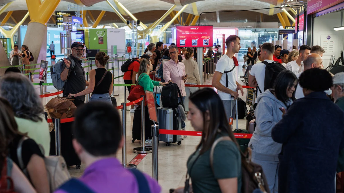 Aena limitará la capacidad de Barajas y El Prat en 2027 ante el riesgo de colapso