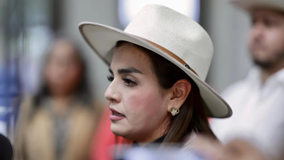 Grecia Quiroz retoma recorridos nocturnos en Uruapan bajo custodia de 60 elementos federales