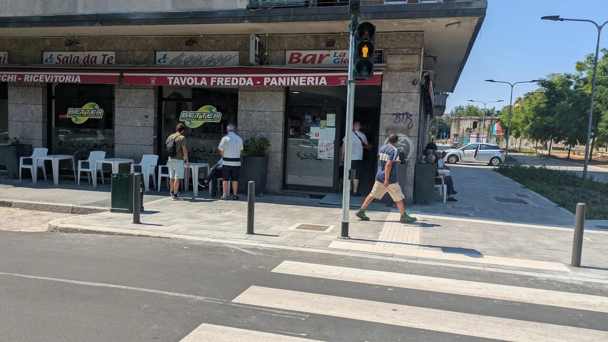 Accoltellato in un bar a Milano, uomo in leggero miglioramento