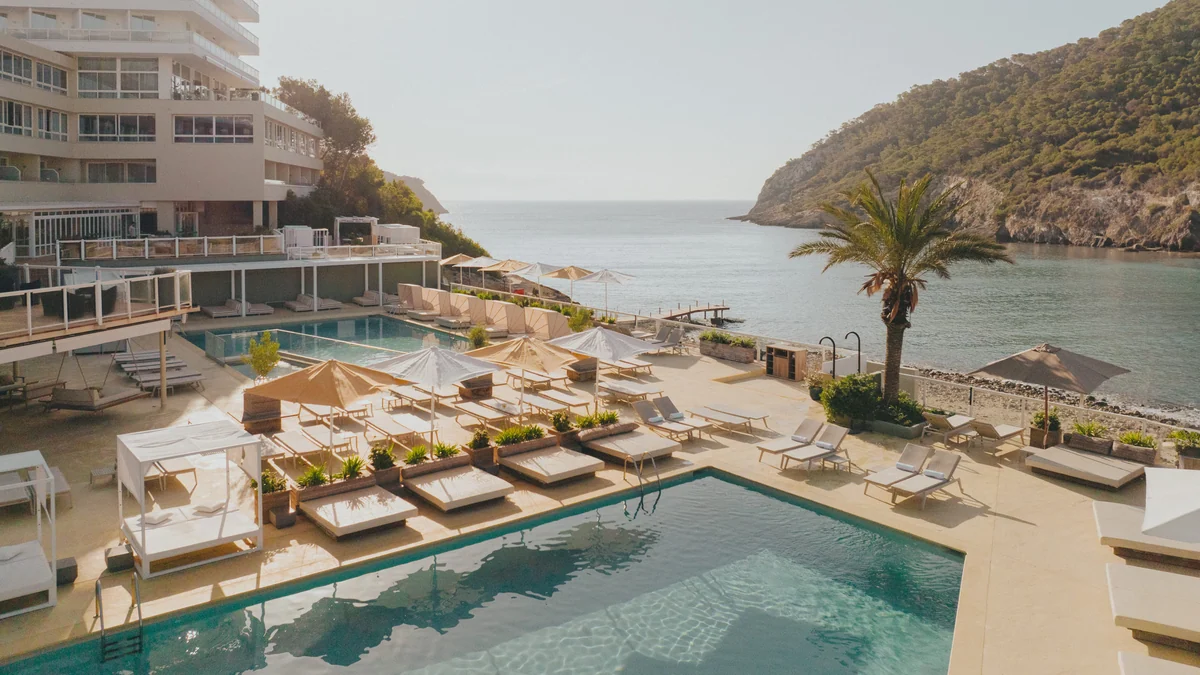 La fiebre inversora en Baleares impulsa nuevas operaciones: Apollo saca al mercado dos hoteles de lujo en Ibiza