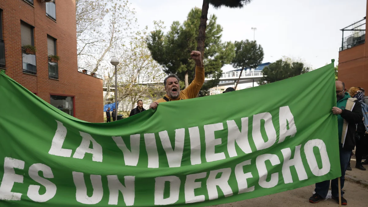 Tengo una discapacidad del 85% y ayuda de los servicios sociales, pero la casera quiere desahuciarme, ¿es legal?