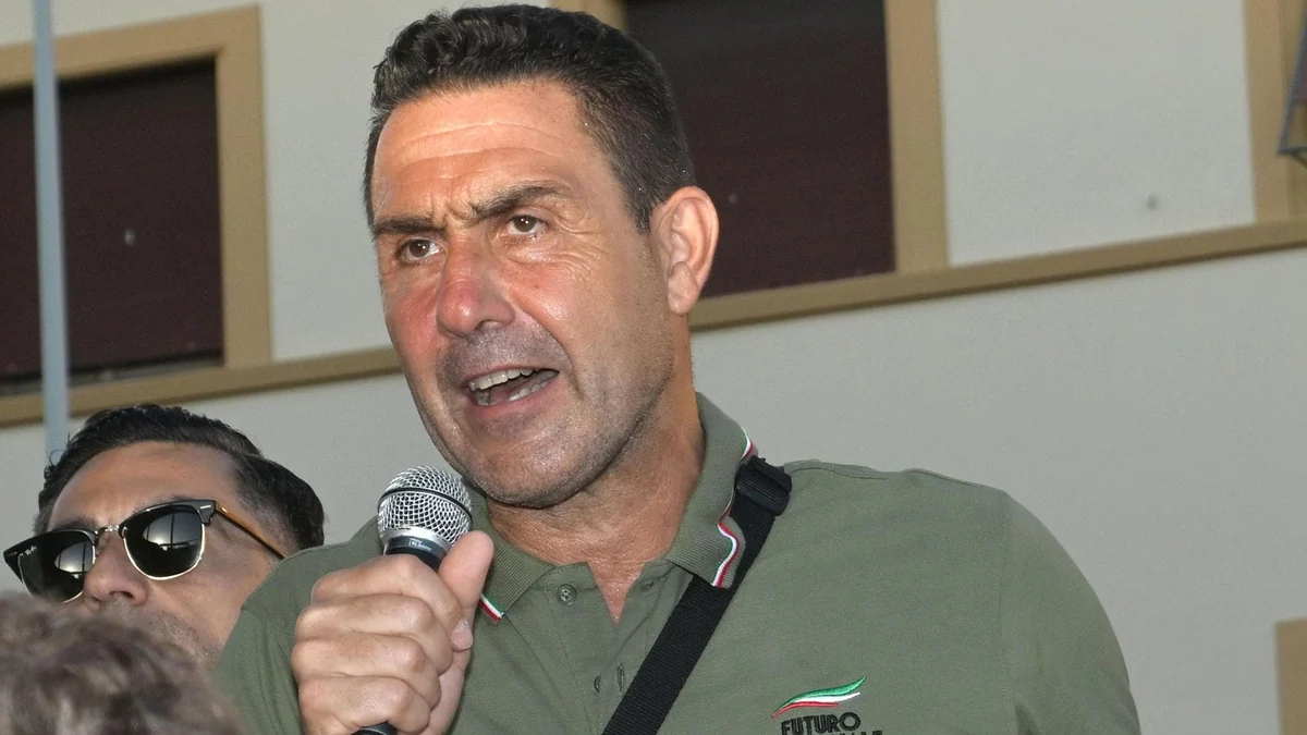 Vannacci in modalità Balilla lancia il triathlon futurista: “Più sport, meno Gay Pride”