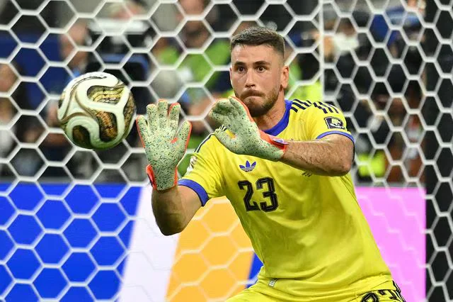 Unai Simón, la última barrera de Messi para ganar la Bota de Oro del Mundial 2026 y arrebatársela a Mbappé