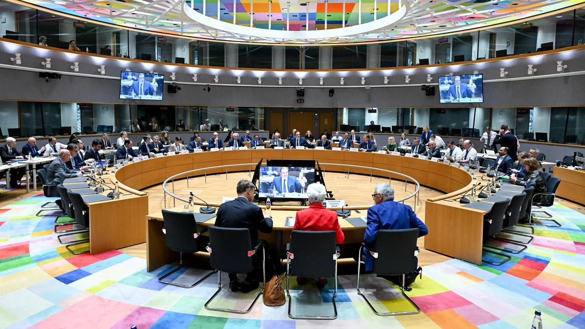 Los ministros del Eurogrupo escenifican la falta de acuerdo sobre la propuesta de España de que la UE emita deuda conjunta