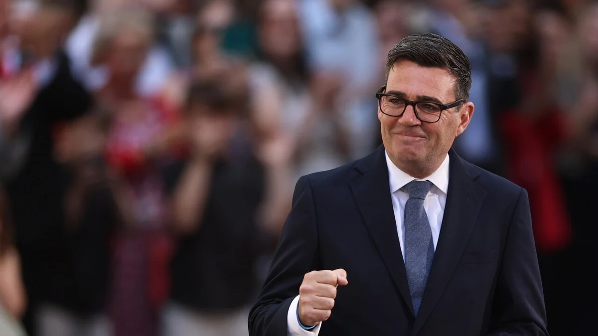 Starmer si è dimesso, Burnham nuovo premier: 'Restituire la stabilità al Paese'