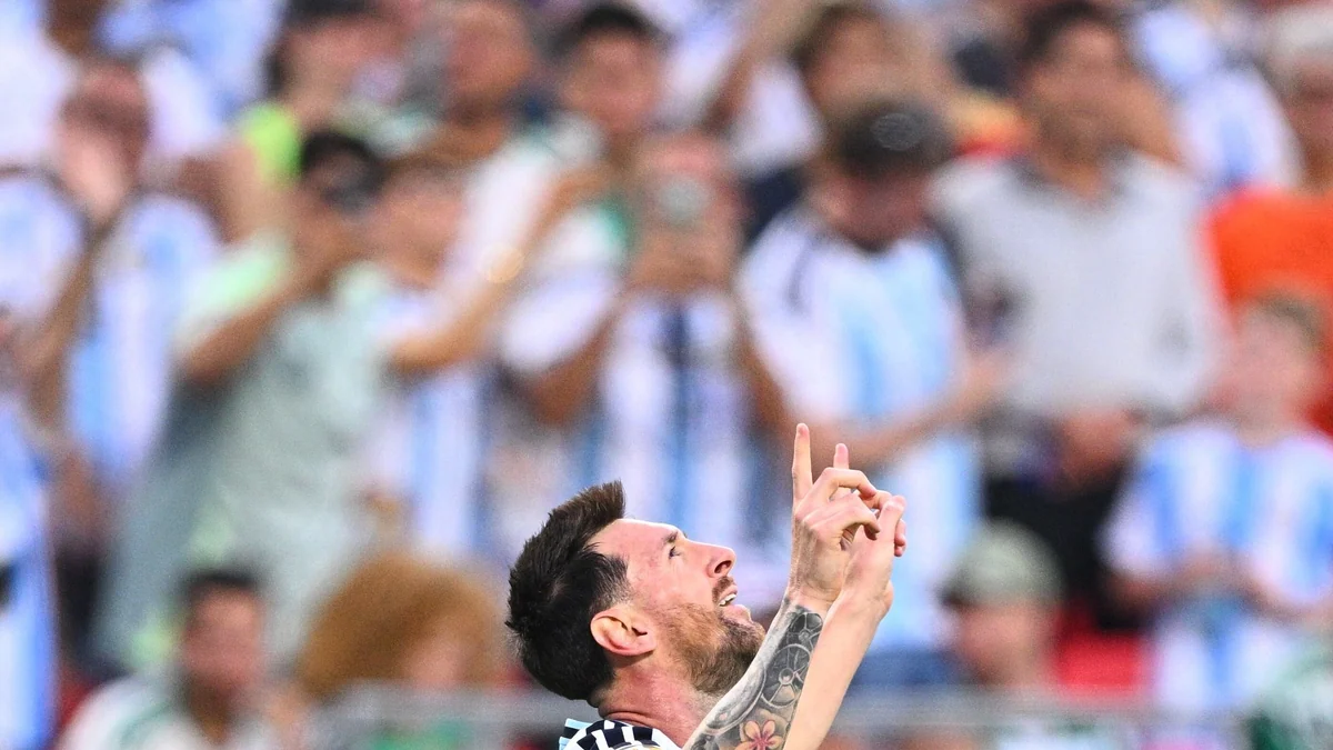 El genio de Leo Messi enciende el Mundial después de días de polémicas alejas al fútbol
