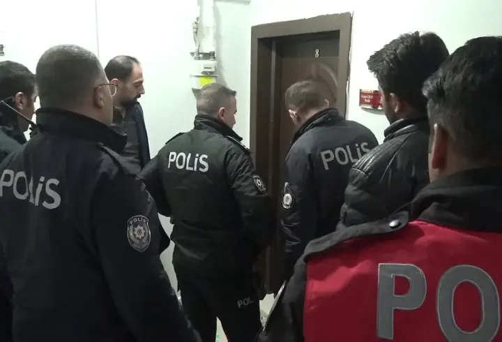 Anneannesini bıçakla yaralayıp rehin aldı, teyzesi güçlükle ikna etti