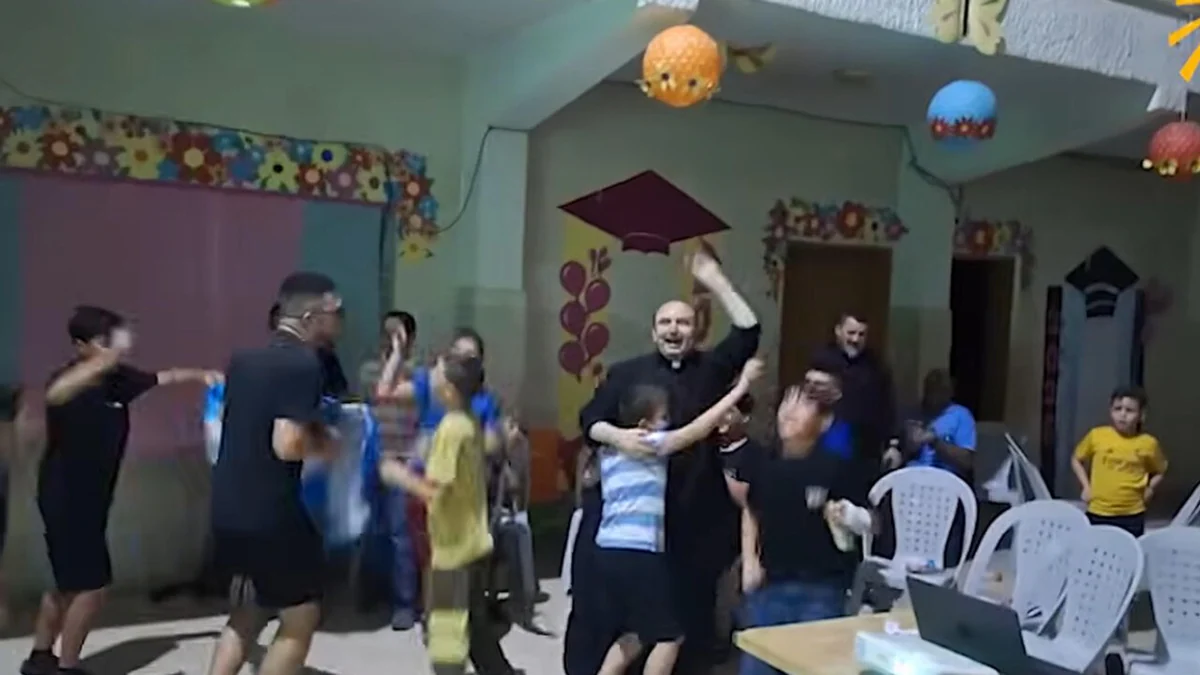Tifo e bandiere, il Mondiale riporta il sorriso a Gaza