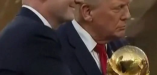 WM: Donald Trump geht bei Siegerehrung im Finale einfach nicht von der Bühne
