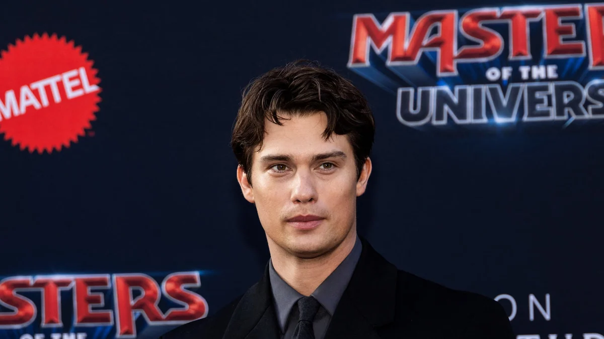 Nicholas Galitzine reveló cómo fue llevar su cuerpo al límite para He-Man, con ayunos y entrenamientos maratónicos