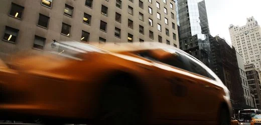 Auto: Warum Rasen kaum Zeit spart, aber viel Sprit kostet