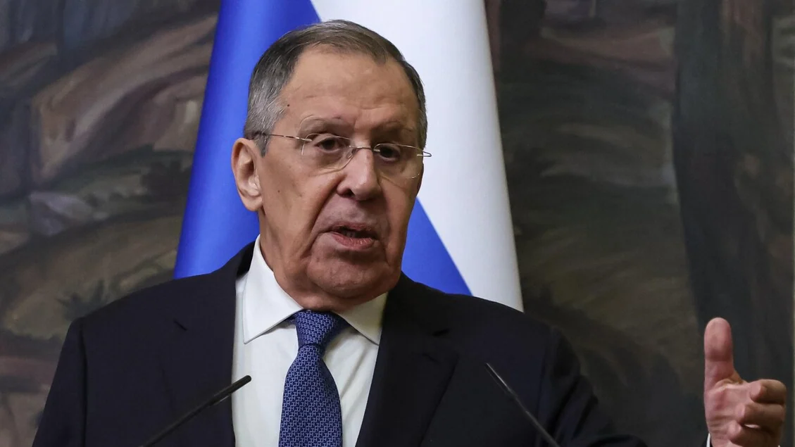 Lavrov: 'Trump pronto al dialogo, ma gli europei si preparano alla guerra'