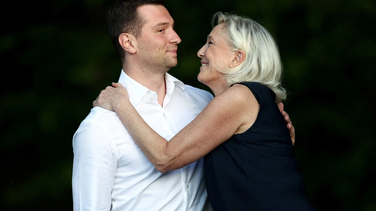 El tribunal rebaja la pena a Le Pen y abre la puerta a que sea candidata con un brazalete electrónico