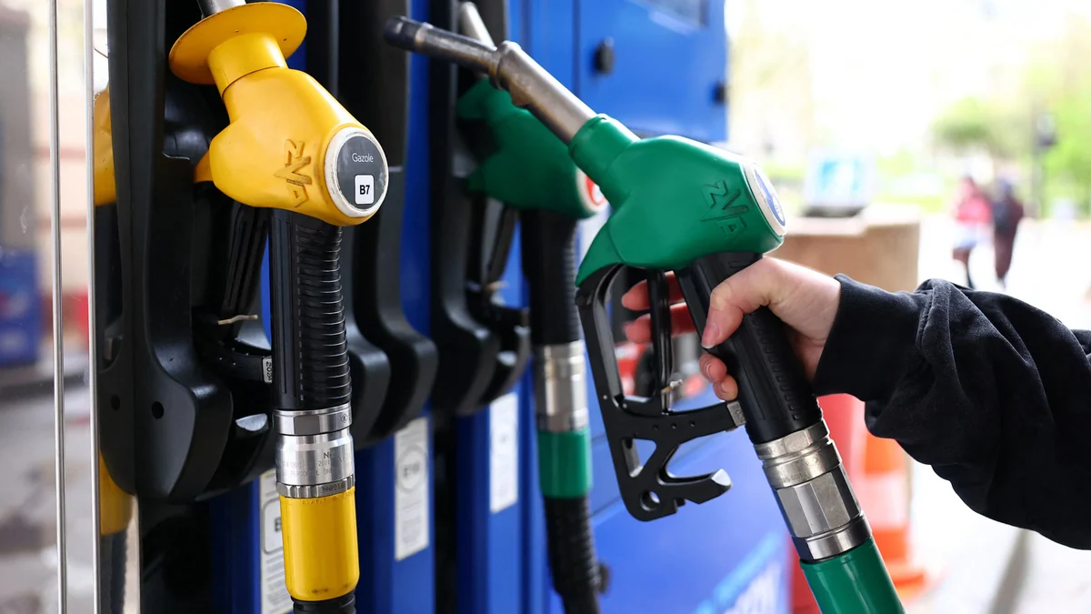 Las reservas globales de petróleo se acercan a mínimos históricos antes del pico de demanda en verano, según la AIE