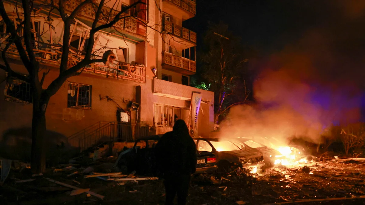 Kiev sotto attacco, raid russo con oltre 40 missili. Zelensky: 'è uno dei più grandi attacchi balistici'