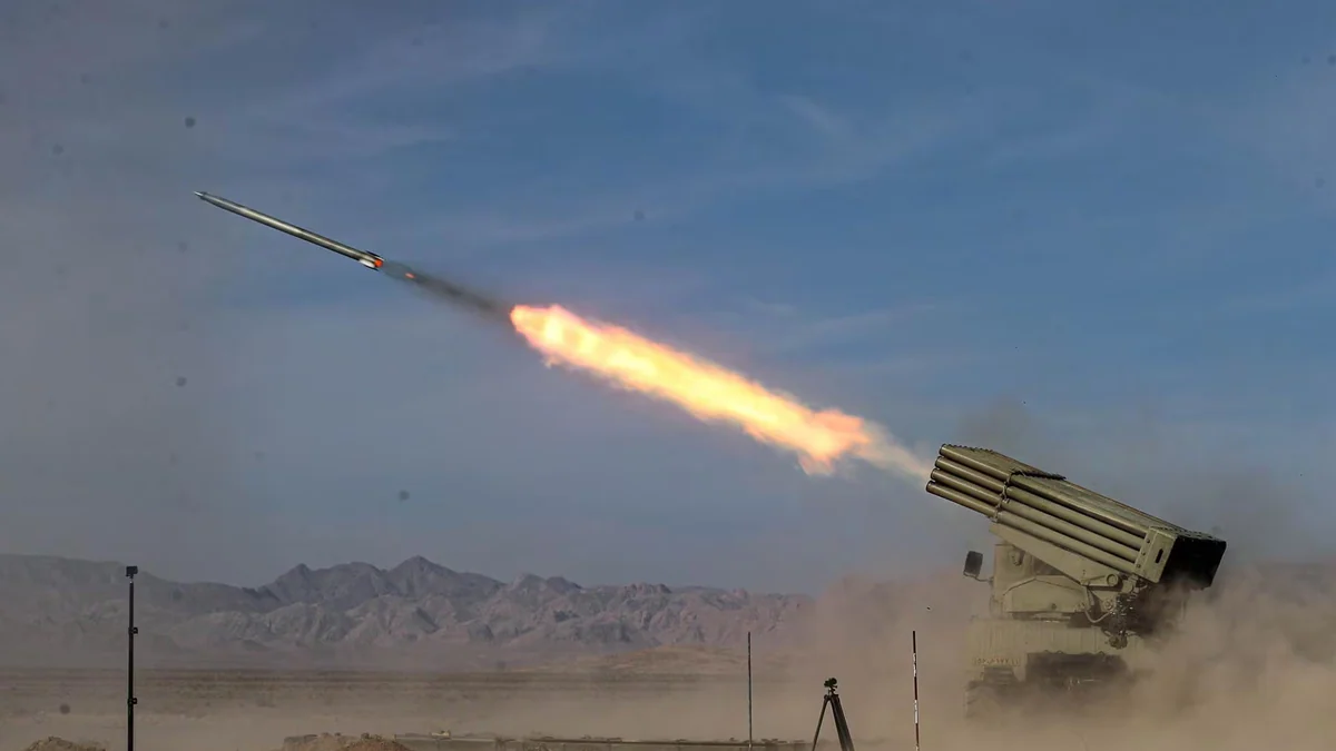Kuwait denuncia un herido y daños por los restos de 14 drones y misiles lanzados por Irán