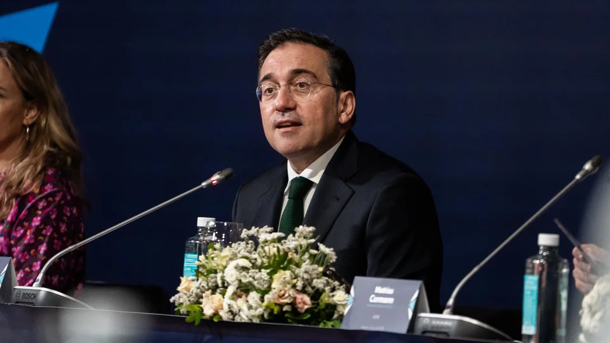 Albares pide a Feijóo que desautorice a Rajoy tras sus palabras "intolerables" sobre Francia