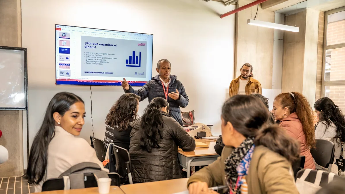 Alcaldía de Bogotá promociona becas en Italia, cursos de inglés en Belice y maestrías virtuales en su Boletín de Oferta Internacional