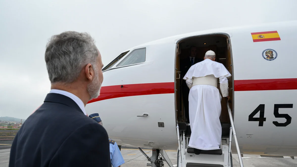 El Papa que voló solo a Roma