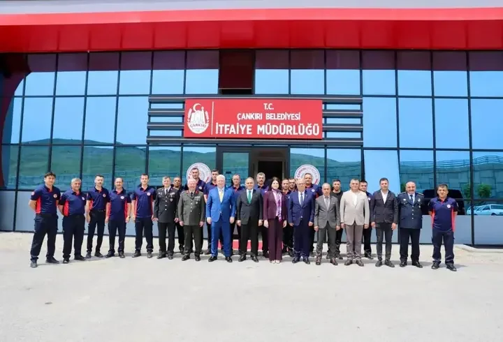 Vali Çakırtaş'tan bayramda görev yapan kurumların personeline ziyaret etti